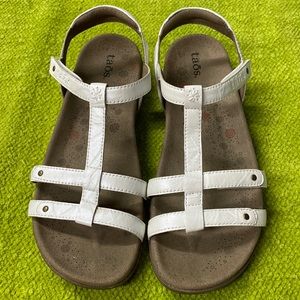 Taos Trophy sandals in Pearl White US8/EUR39